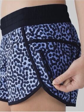 Lululemon Speed Short Ace Spot Lullaby Black 4-way stretch shorts